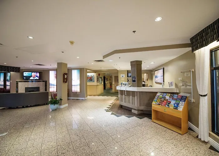 Harrison Lake Hotel